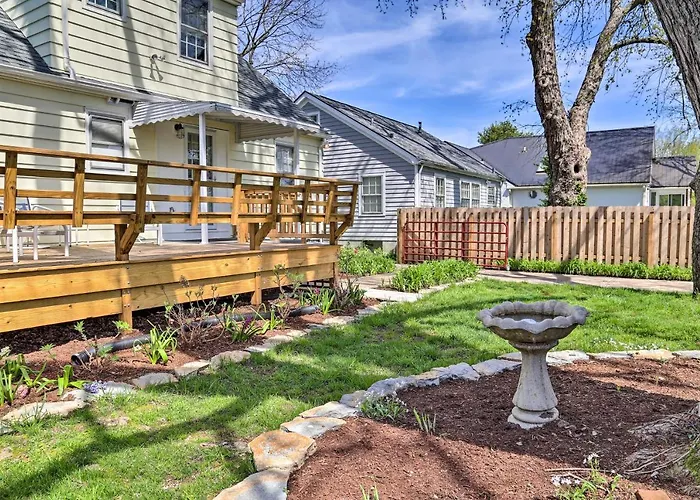 Lexington Getaway With Backyard Deck Less Than 2 Mi To Uk!